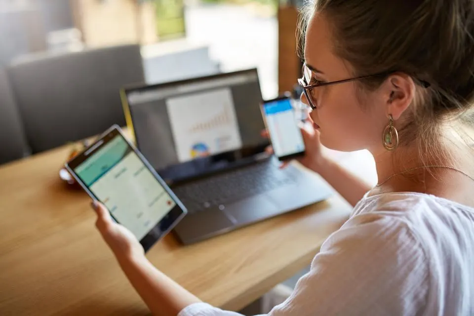 girl working on laptop